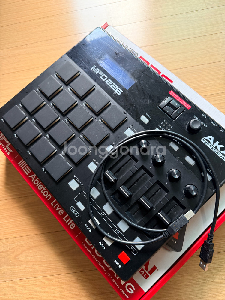 AKAI MPD226 패드 컨트롤러 (풀박스)--0