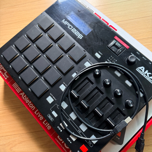 AKAI MPD226 패드 컨트롤러 (풀박스)