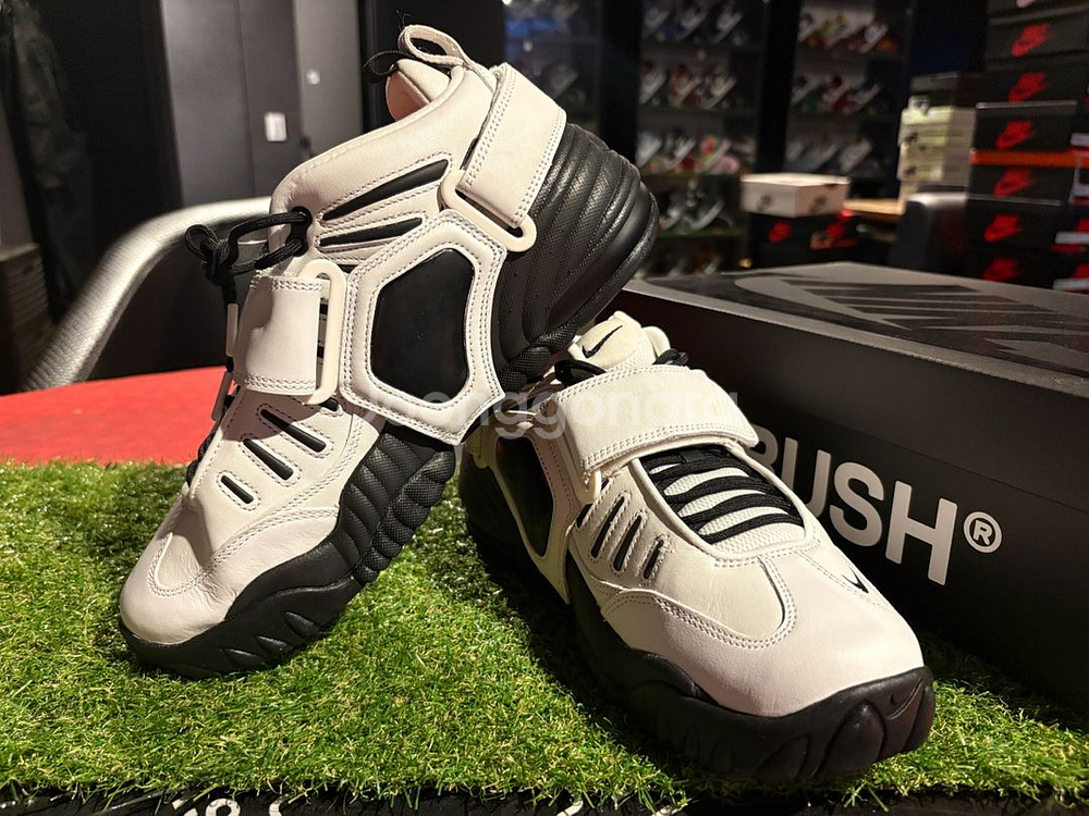 [새상품] 나이키X엠부쉬 어저스트포스 (275)--1