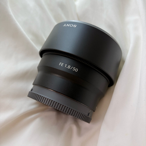 소니 FE 50mm F1.8 풀프레임 렌즈 팝니다!
