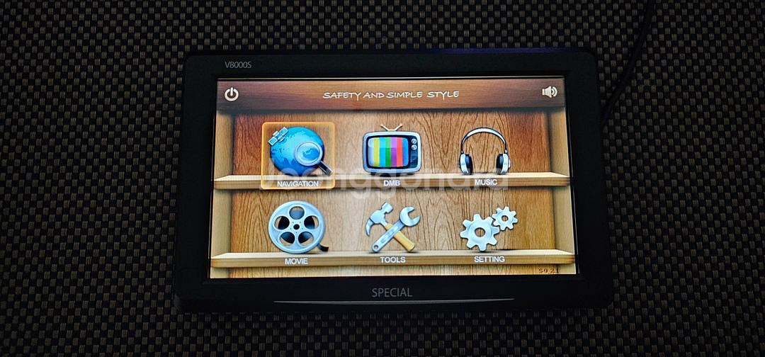 [7인치] 에스오씨 V8000S 지니2D맵 네비게이션--1