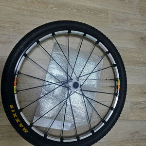 최상급 마빅 크로스맥스 slr 26인치 센터락 QR레버