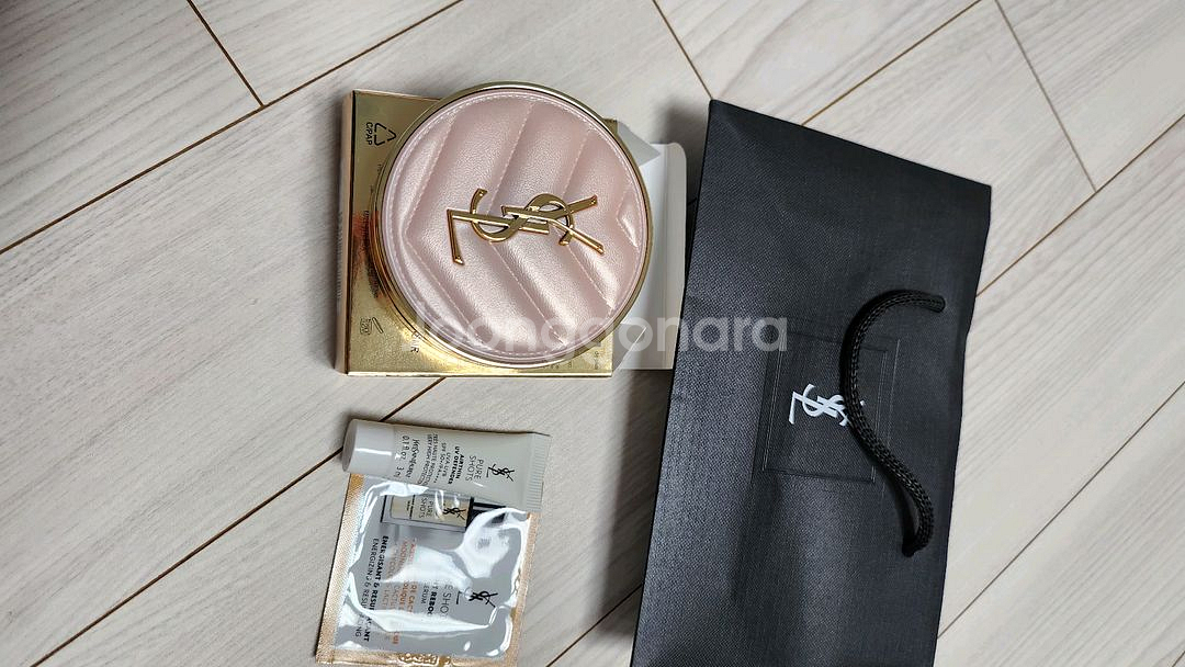 입생로랑 뚜쉬 에끌라 핑크쿠션 새것--0