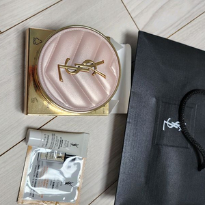 입생로랑 뚜쉬 에끌라 핑크쿠션 새것