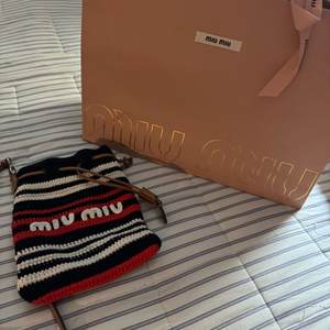 미우미우 스트라이프 크로셰 버킷백