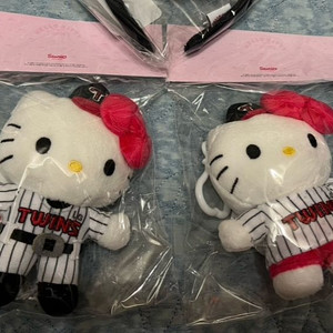 LG 트윈스 엘지 산리오 헬로키티 키링 2종 새상품