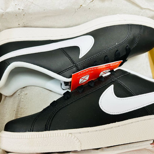 나이키 코트로얄 275