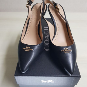 새상품.코치 슬링백 블랙 230