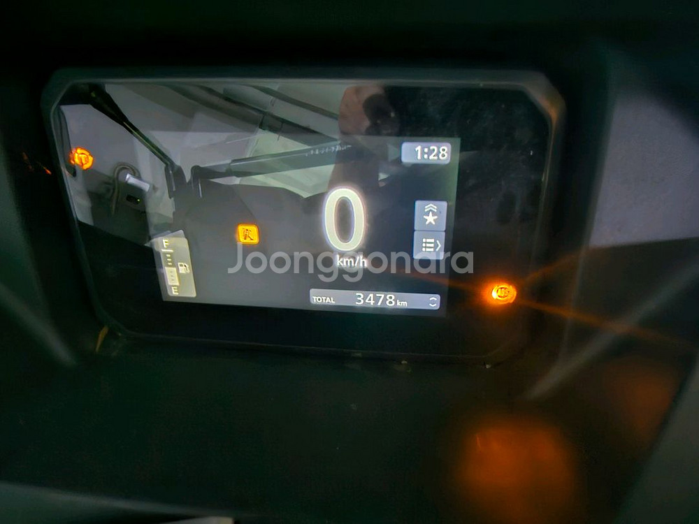 pcx25년식 3478km 배달셋팅 팝니다.--4