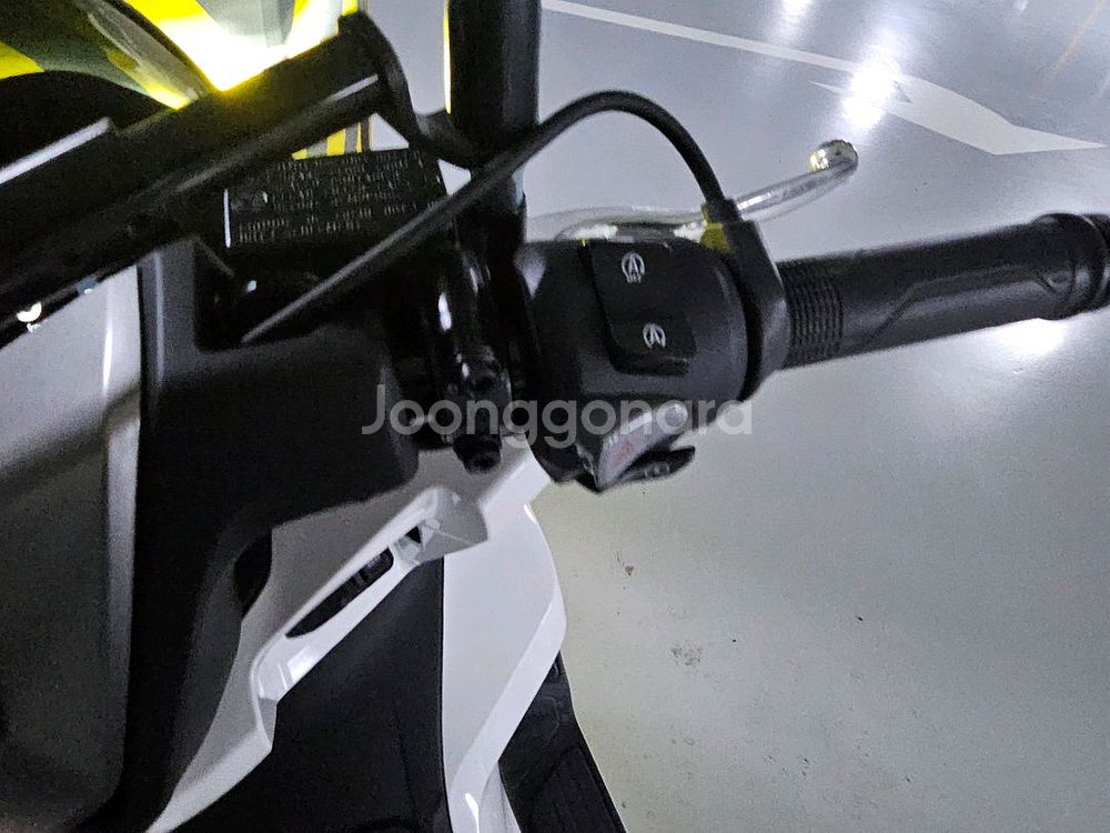 pcx25년식 3478km 배달셋팅 팝니다.--1