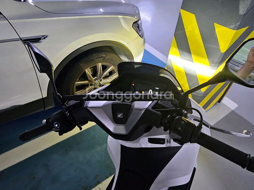 pcx25년식 3478km 배달셋팅 팝니다.--5