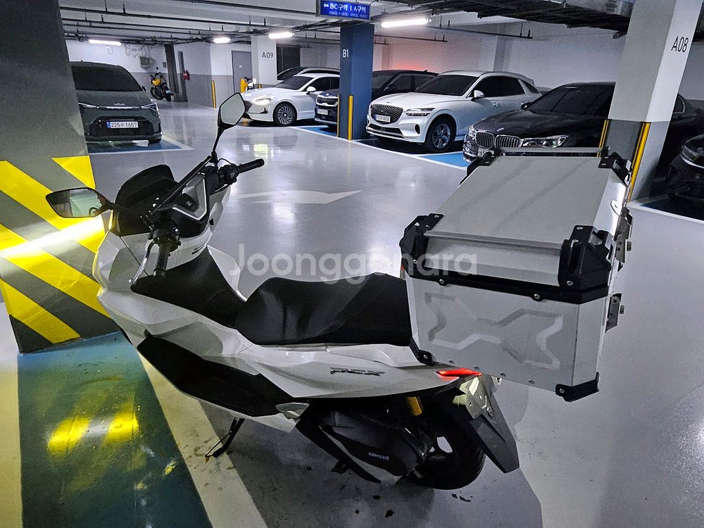 pcx25년식 3478km 배달셋팅 팝니다.--7