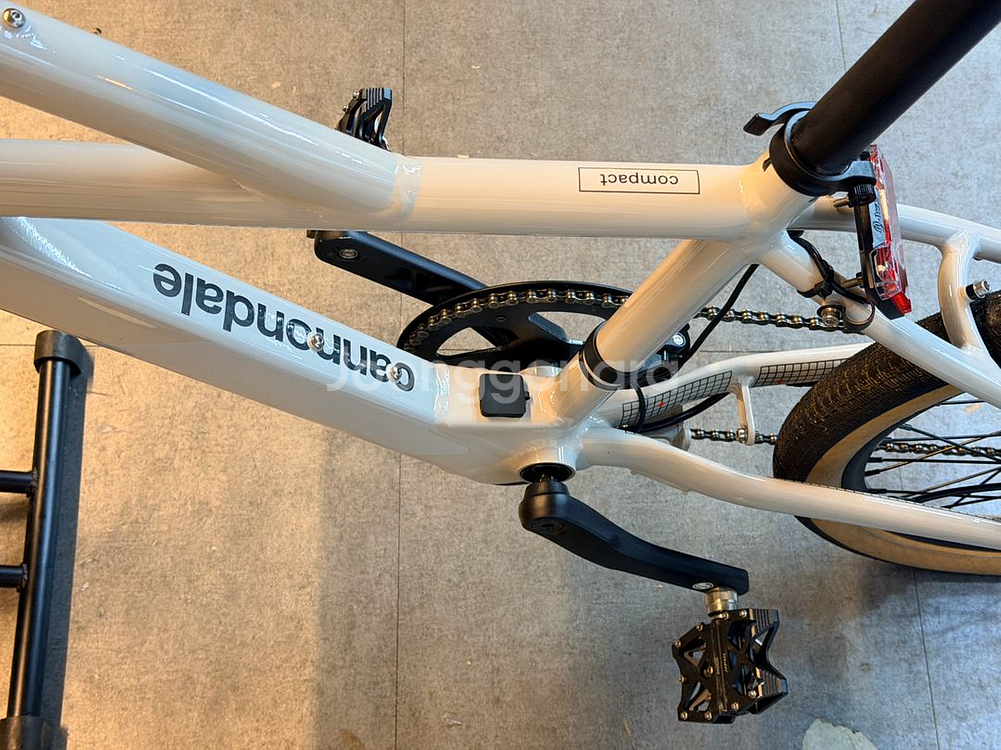 캐논데일 컴팩트네오 화이트 전기자전거--1