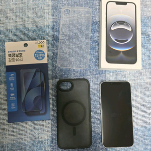 아이폰 16e 화이트 팝니다.