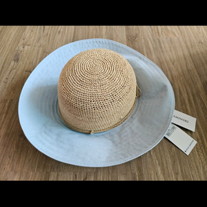 헬렌카민스키 카롤라 새모자(택포함)