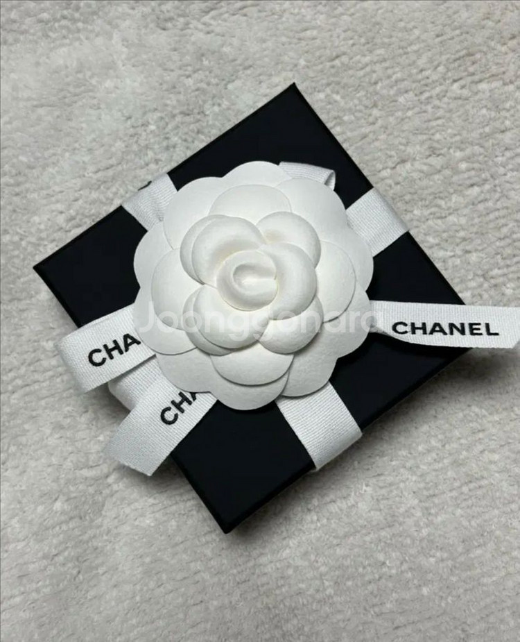 샤넬 진주브로치 넘버5 골드 102->54만원--4