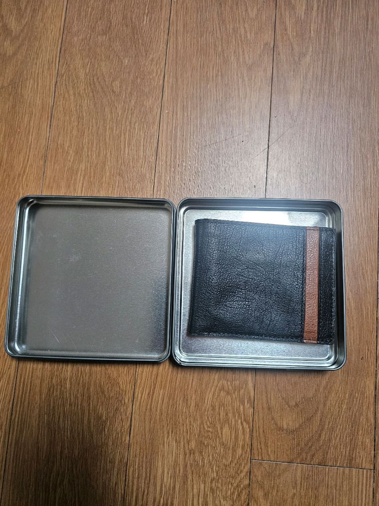 미사용 fossil 지갑 팝니다--1