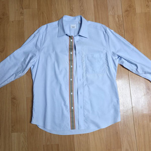 버버리 CLAVERDON 레터링 옥스포드 블루 셔츠