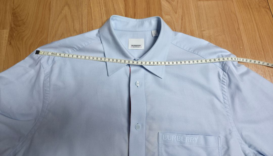 버버리 CLAVERDON 레터링 옥스포드 블루 셔츠--4