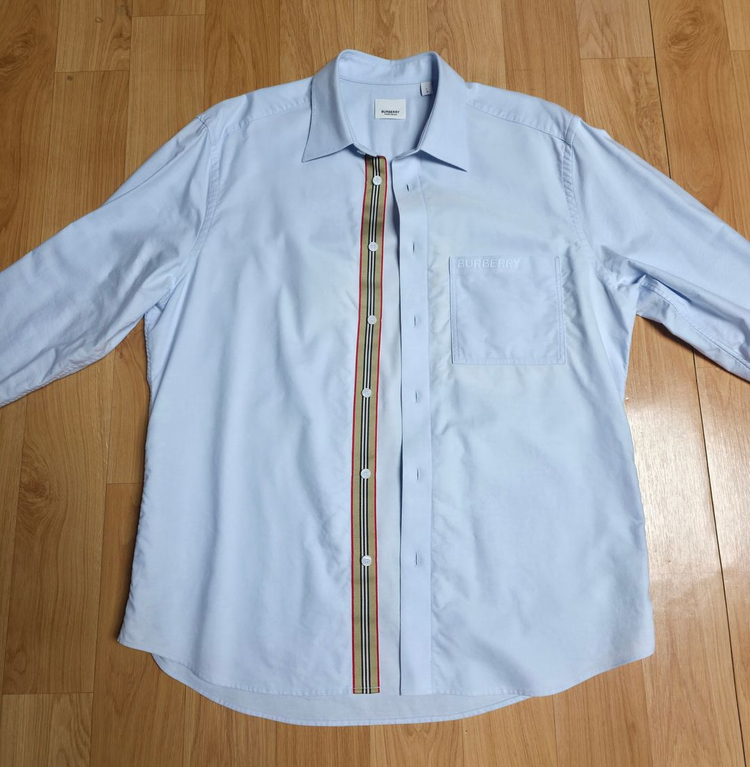 버버리 CLAVERDON 레터링 옥스포드 블루 셔츠--3