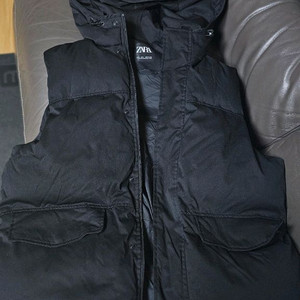 자라 남.녀공용 후드 패딩 조끼 L 블랙