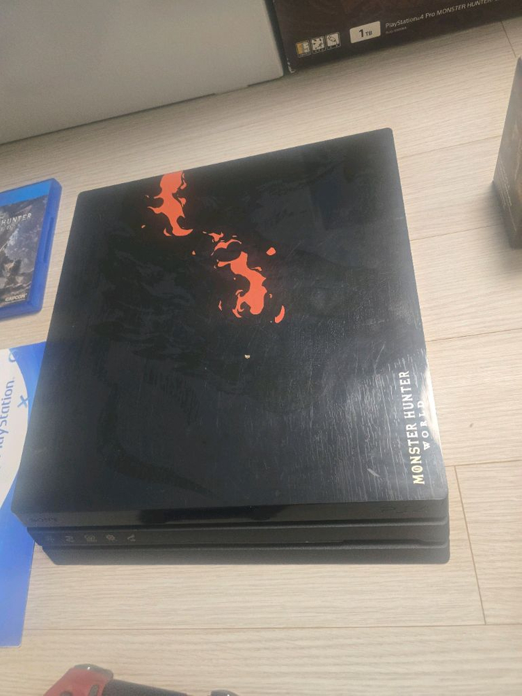 플스4 프로 1TB 리오레우스 한정판 팝니다.--3