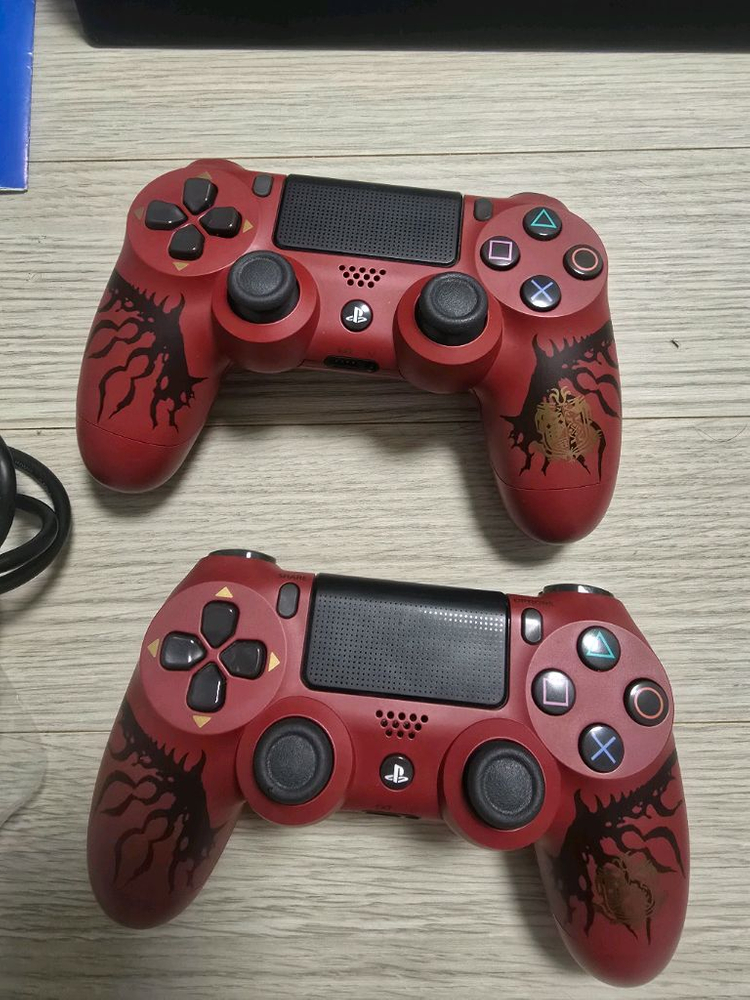 플스4 프로 1TB 리오레우스 한정판 팝니다.--4