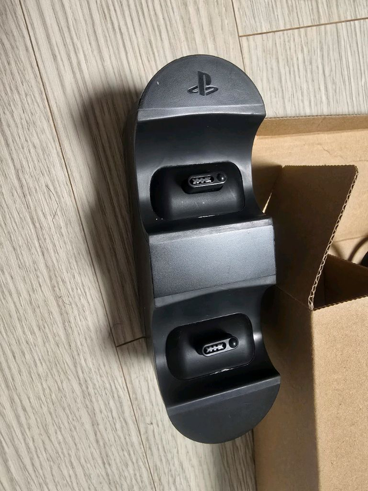 플스4 프로 1TB 리오레우스 한정판 팝니다.--5