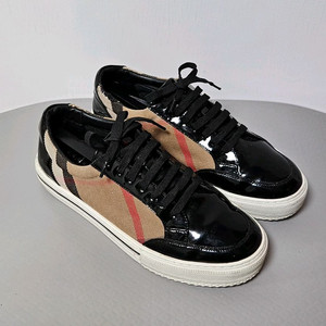 버버리 블랙 페이턴트 체크 스니커즈 7사이즈(260)