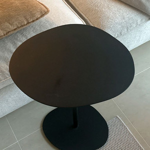 비정형 사이드 테이블 / 플로우 테이블