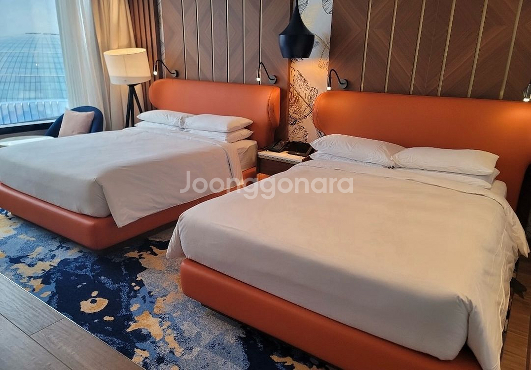 [10월31일(금)] 인스파이어 호텔 디럭스 더블퀸룸--0