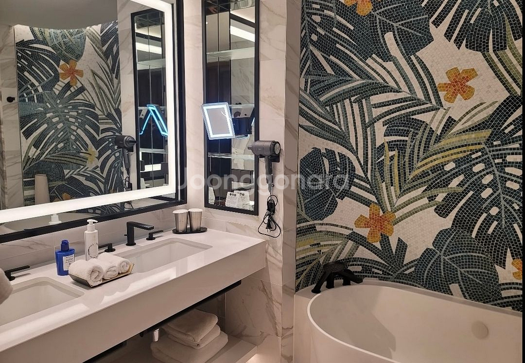 [10월31일(금)] 인스파이어 호텔 디럭스 더블퀸룸--1