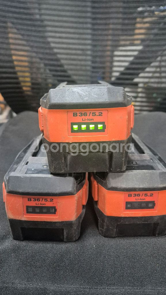 힐티 B36/5.2 리튬이온 배터리 3개와 충전기--0