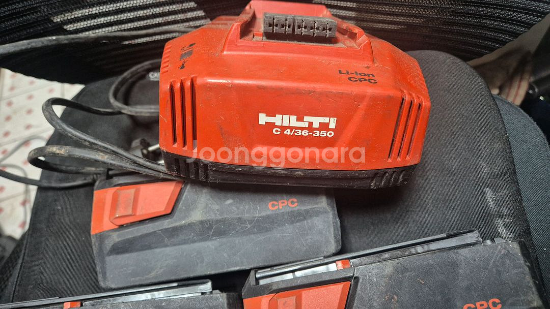 힐티 B36/5.2 리튬이온 배터리 3개와 충전기--7