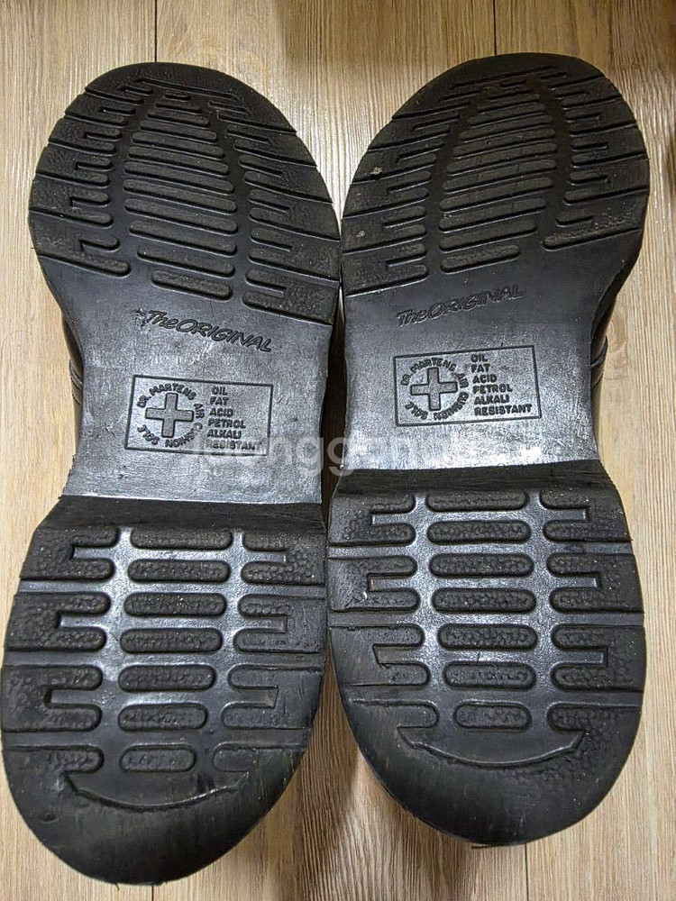 닥터마틴 290 사이즈 구두 판매 합니다--3