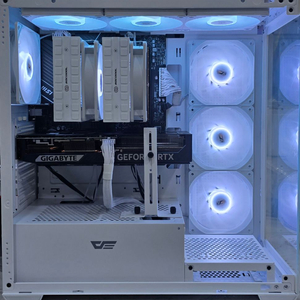 7800x3d, 5070 블랙&화이트 게이밍피씨 팝니다