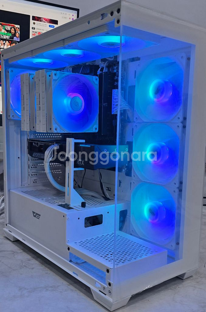 7800x3d, 5070 블랙&화이트 게이밍피씨 팝니다--1