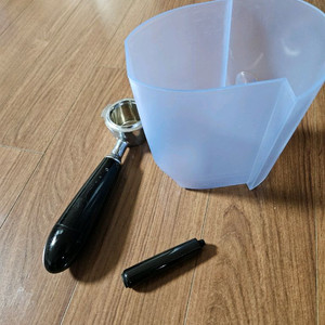 일리 커피머신 7.1 물통, 캡슐홀더, 거품기통