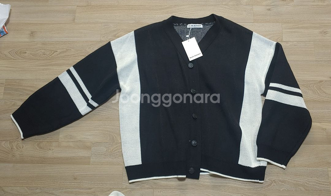 블루 버킷 브랜드의 배색 니트 가디건(XL)--0