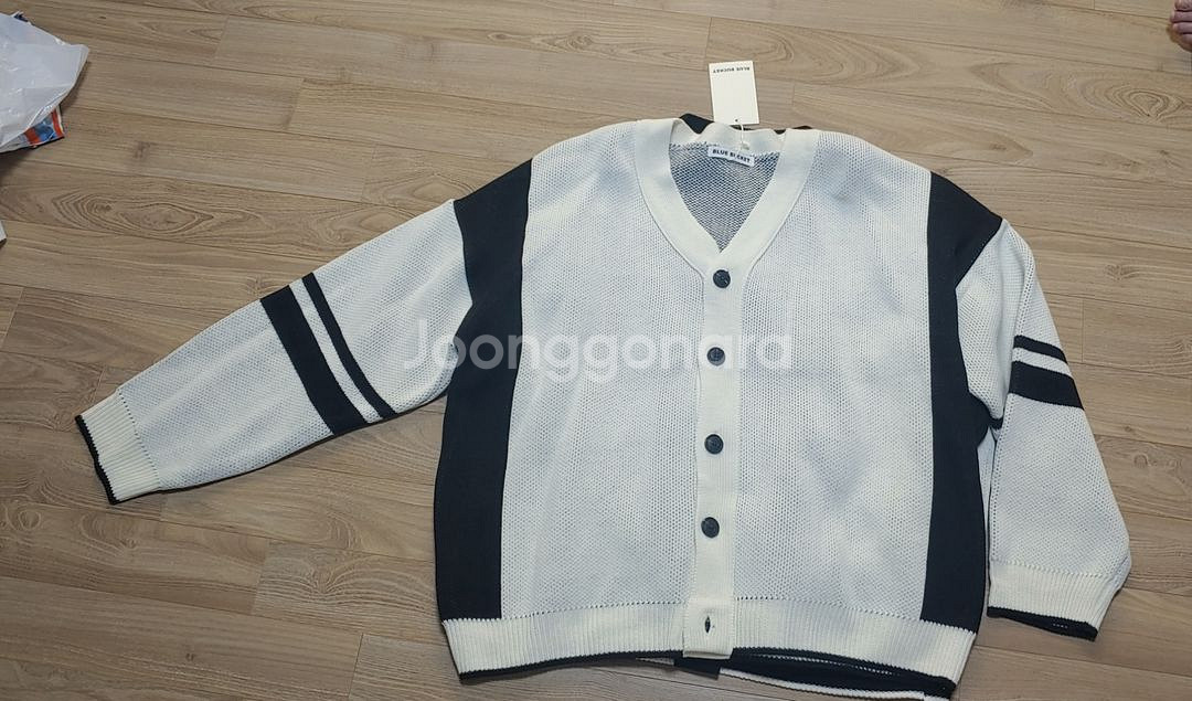 블루 버킷 브랜드의 배색 니트 가디건(XL)--3