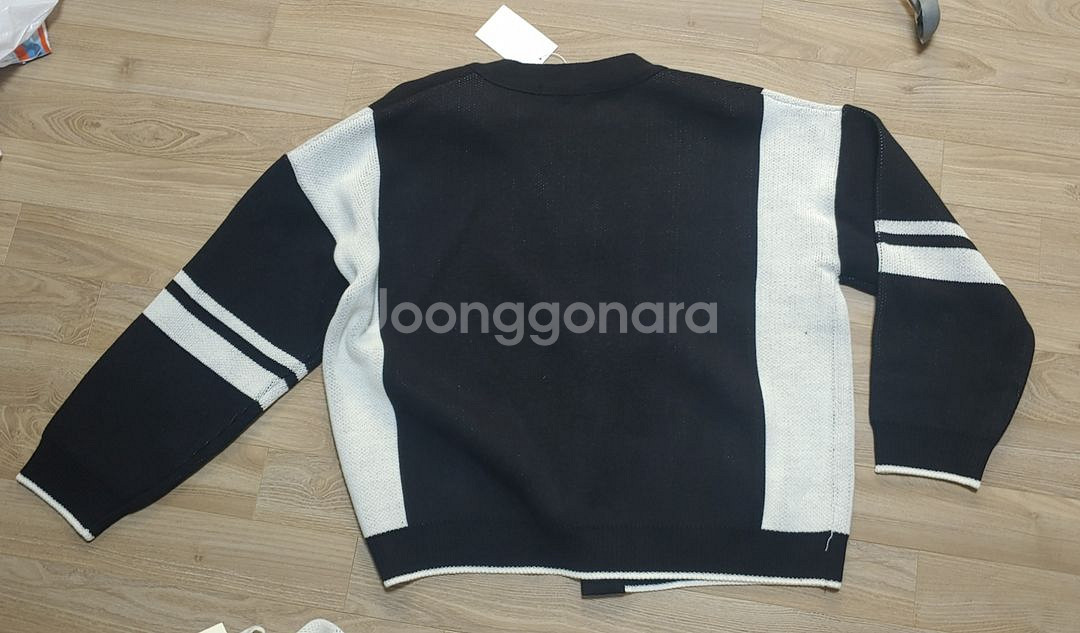 블루 버킷 브랜드의 배색 니트 가디건(XL)--1