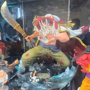 UC 흰수염 (레진피규어)