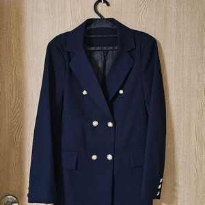 네이비 색상의 더블 블레이저 M사이즈 오버핏 새상품