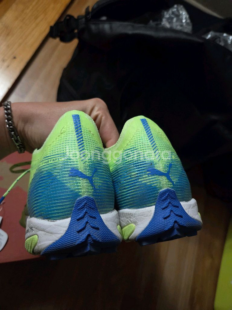 푸마 풋살화 2개 운포 15만원에 판매합니다--3