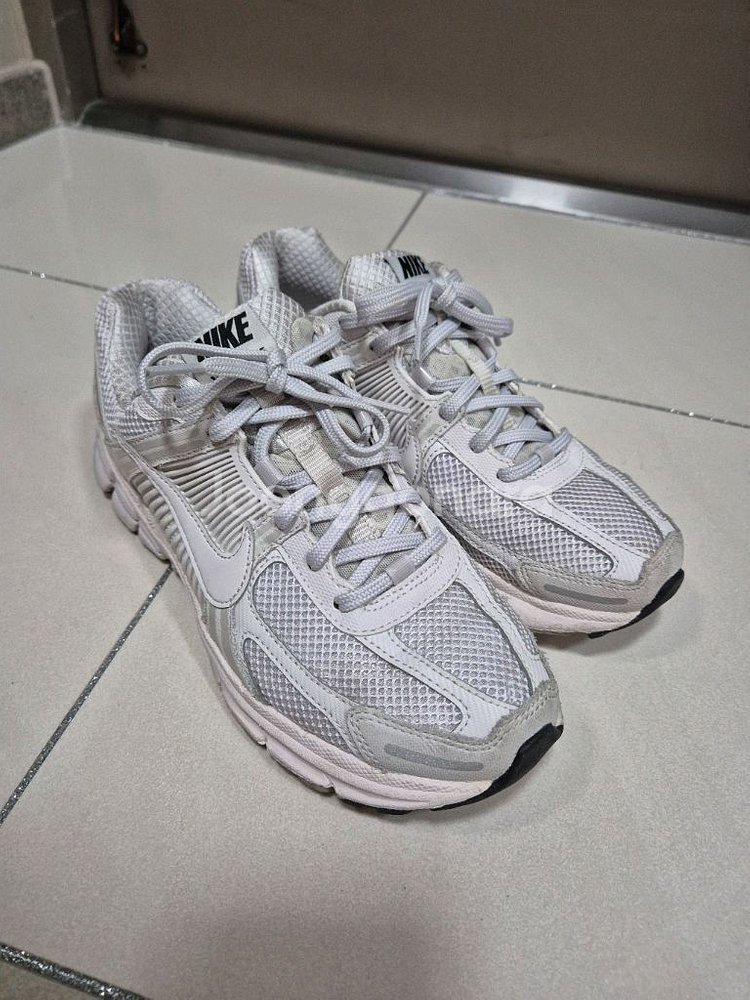 나이키 줌 보메로 5--0