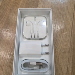 아이폰 6s 미사용 구성품 (이어폰 충전기 케이블)