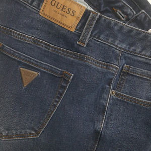 GUESS 게스은장(사방스판) 기모청바지 32인치 S급