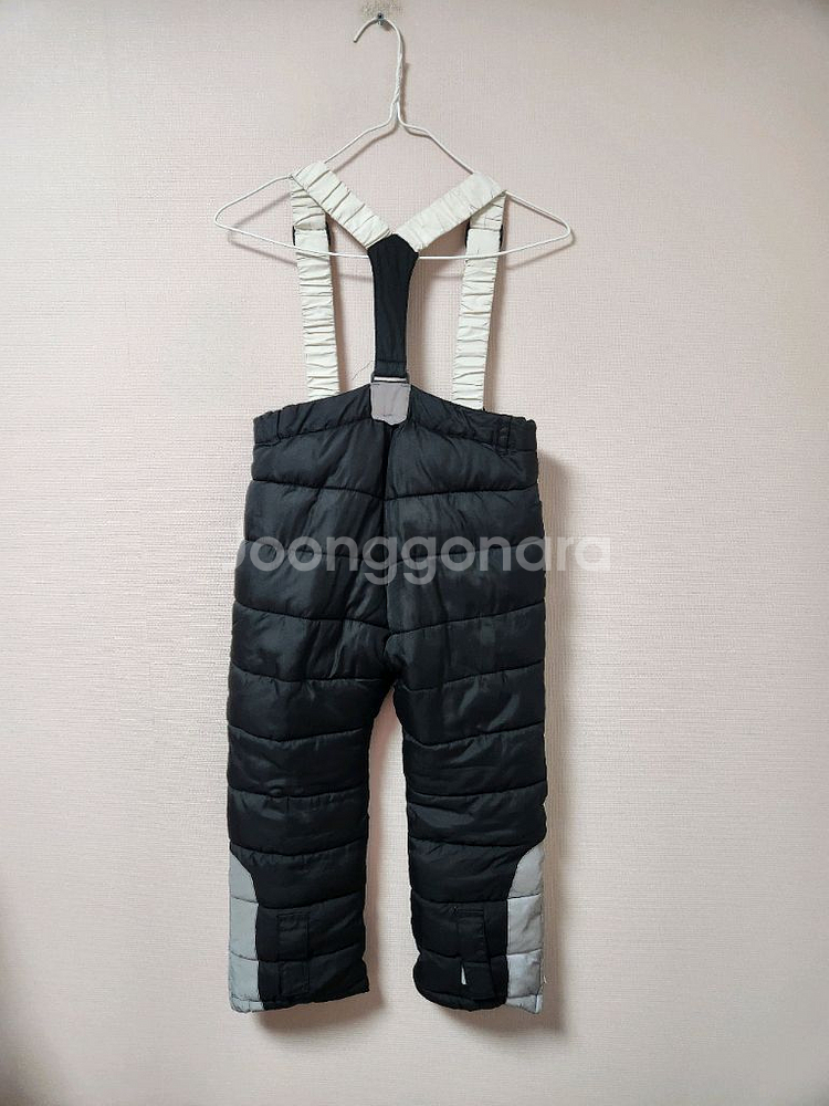 140사이즈 웰튼 검정색 하얀멜빵 스키복 하의 바지--1