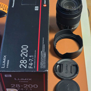 루믹스 28-200 렌즈