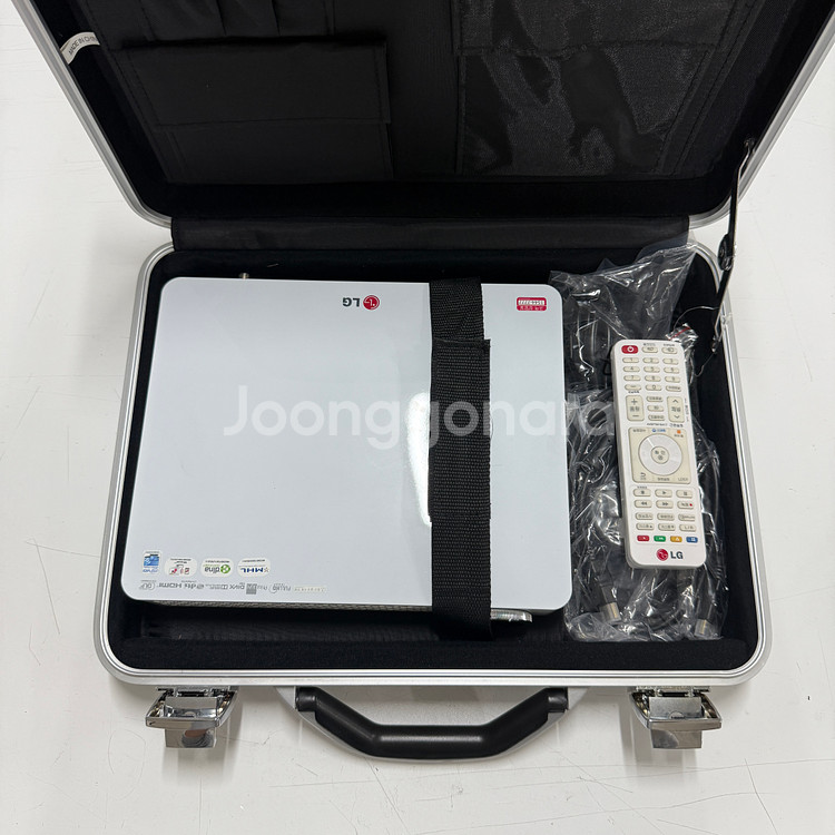 LG PF87K 중고빔프로젝터 미니빔 휴대용 캠핌용--2